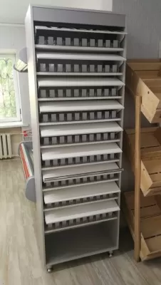 Шкаф для продажи сигарет с синхронными шторками